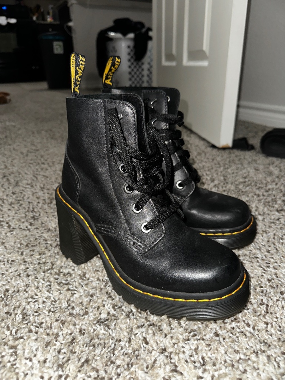 Dr. Martens Jesy Sendal
